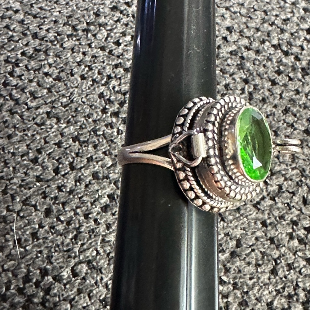 Poison Ring Green Crystal Size 10 - Picture 2 of 8